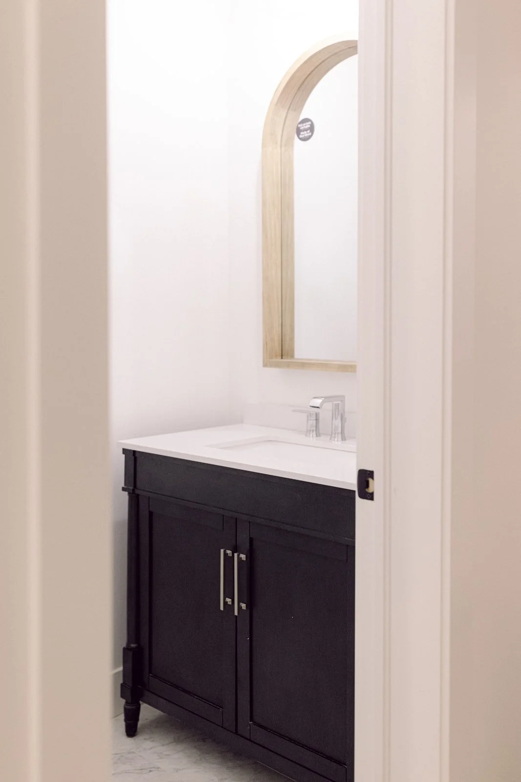 Double vanity with arched mirrors